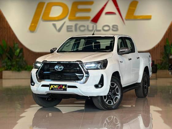 TOYOTA HILUX 2.8 D-4D TURBO DIESEL CD SRX LIMITED 4X4 AUTOMÁTICO TOYOTA HILUX 2.8 D-4D TURBO DIESEL CD SRX LIMITED 4X4 AUTOMÁTICO